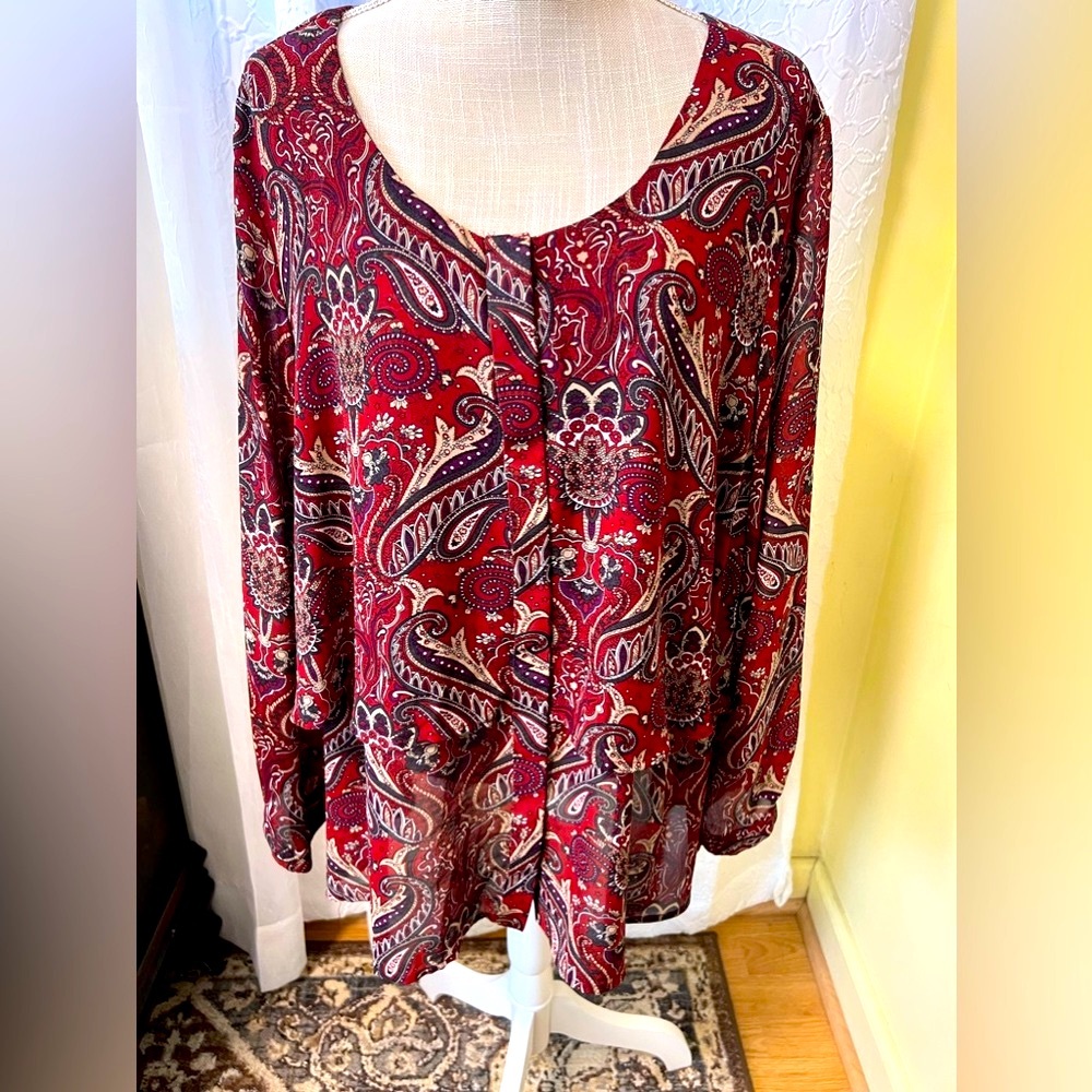 Beautiful woman’s red blouse by NY COLLECTION.